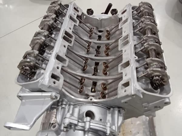 17022025 1975 mgb gt v8 engine prep and paint (7)