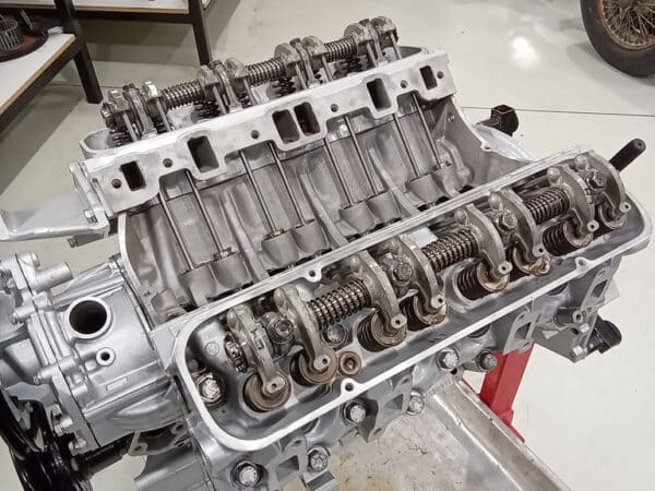 17022025 1975 mgb gt v8 engine prep and paint (8)