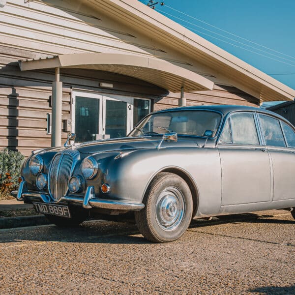 1968 daimler 250v8 arrival photos
