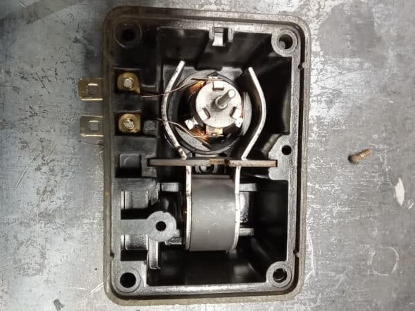 20022025 1969 db6 volante paint strip and washer pump (13)