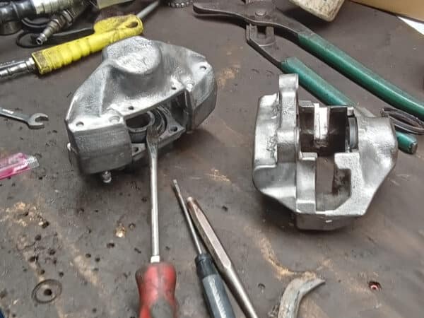 20022025 1987 mercedes 500sl callipers (11)