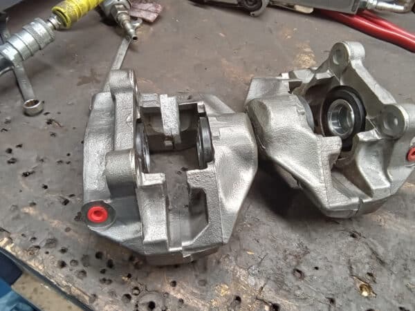 20022025 1987 mercedes 500sl callipers (15)