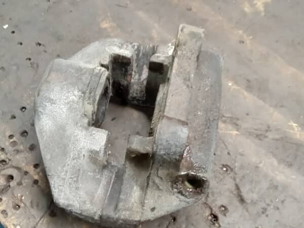 20022025 1987 mercedes 500sl callipers (2)