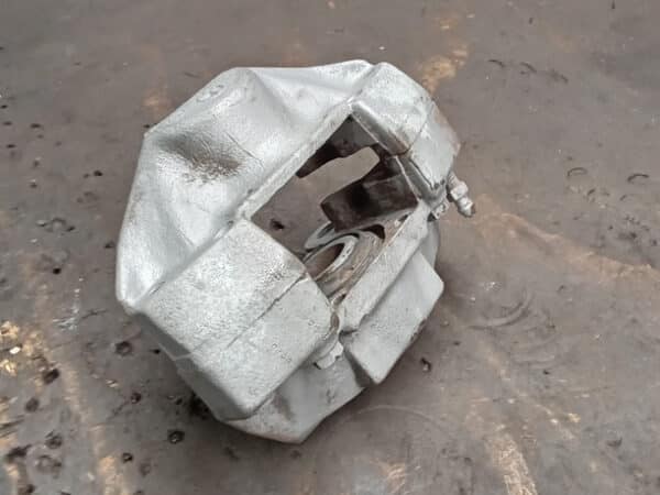 20022025 1987 mercedes 500sl callipers (4)
