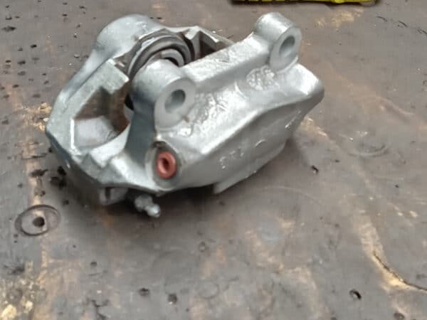 20022025 1987 mercedes 500sl callipers (5)