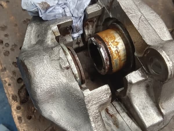 20022025 1987 mercedes 500sl callipers (8)