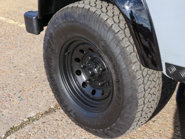 21022025 2012 land rover defender 90 arrival (16)