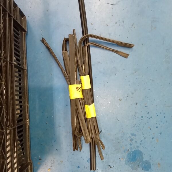 24022025 1969 aston martin db6 volante more strip down pics (109)