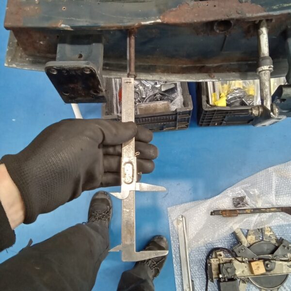 24022025 1969 aston martin db6 volante more strip down pics (12)