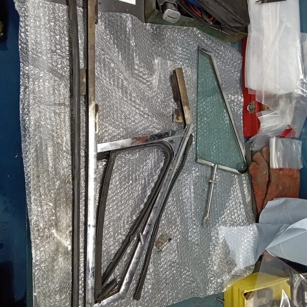 24022025 1969 aston martin db6 volante more strip down pics (125)
