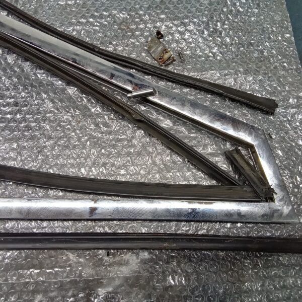 24022025 1969 aston martin db6 volante more strip down pics (126)