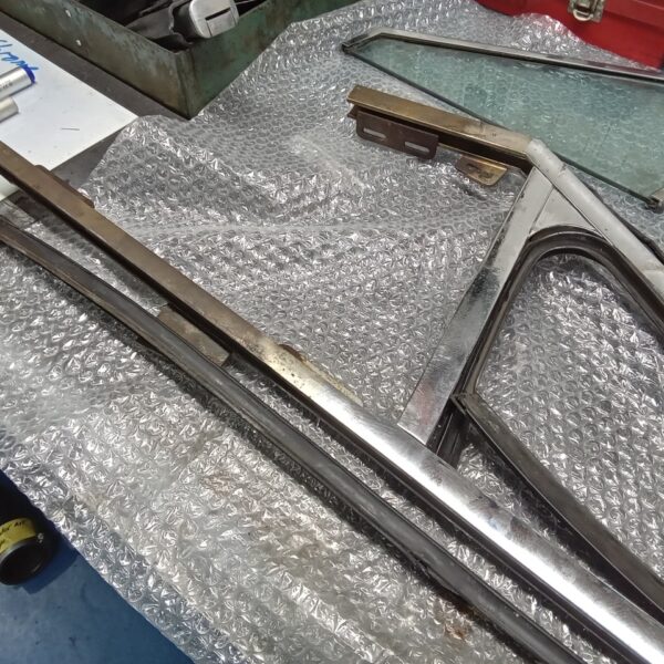 24022025 1969 aston martin db6 volante more strip down pics (127)