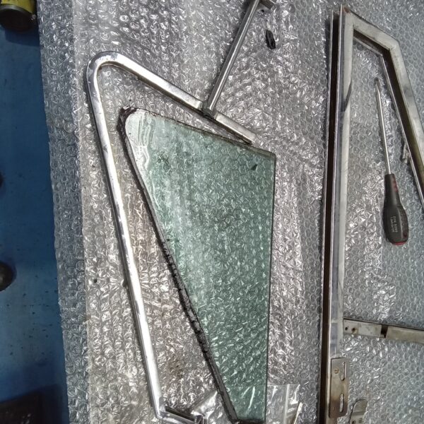 24022025 1969 aston martin db6 volante more strip down pics (129)