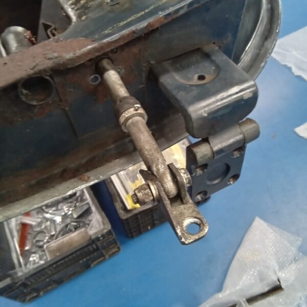 24022025 1969 aston martin db6 volante more strip down pics (14)
