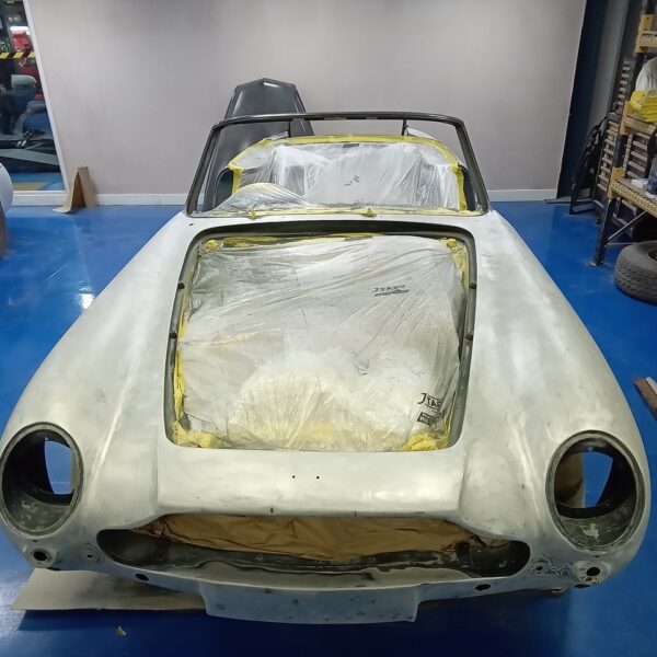 24022025 1969 aston martin db6 volante more strip down pics (2)