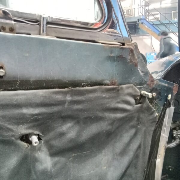 24022025 1969 aston martin db6 volante more strip down pics (24)