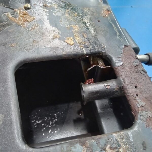 24022025 1969 aston martin db6 volante more strip down pics (46)