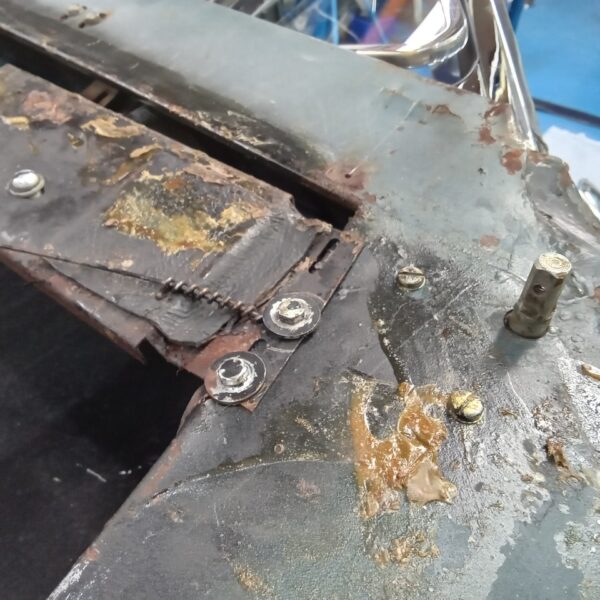 24022025 1969 aston martin db6 volante more strip down pics (47)
