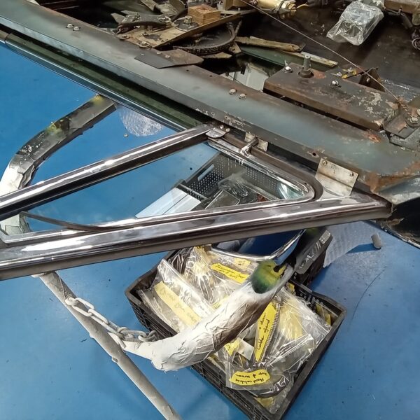 24022025 1969 aston martin db6 volante more strip down pics (62)