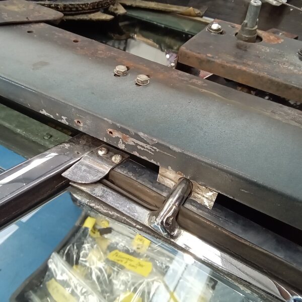 24022025 1969 aston martin db6 volante more strip down pics (63)