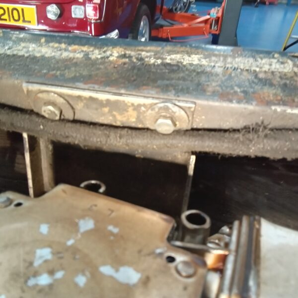 24022025 1969 aston martin db6 volante more strip down pics (71)