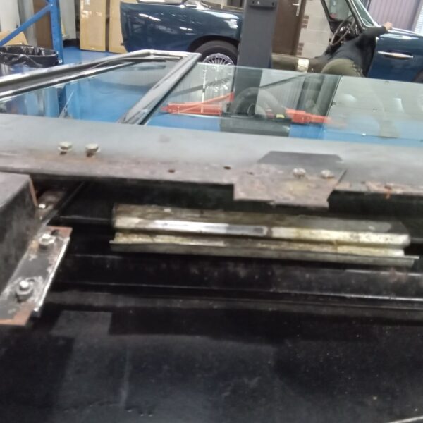 24022025 1969 aston martin db6 volante more strip down pics (86)