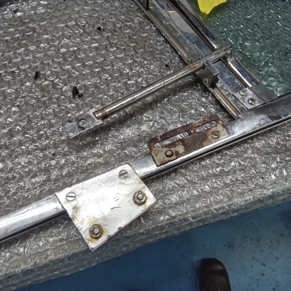 24022025 1969 aston martin db6 volante more strip down pics (95)