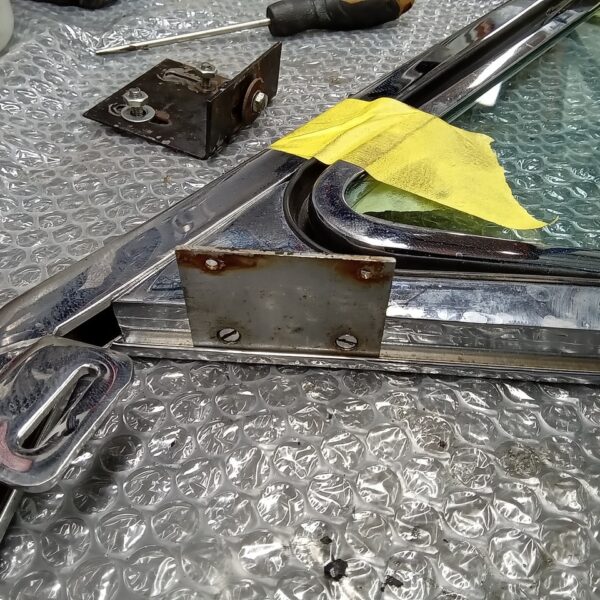 24022025 1969 aston martin db6 volante more strip down pics (98)