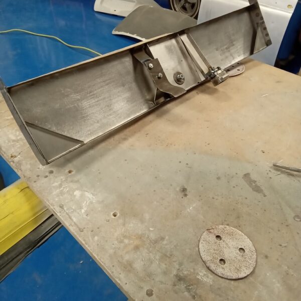 250225 1963 rover p4 panels and doors in epoxy (12)