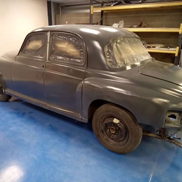 250225 1963 rover p4 panels back on body (5)