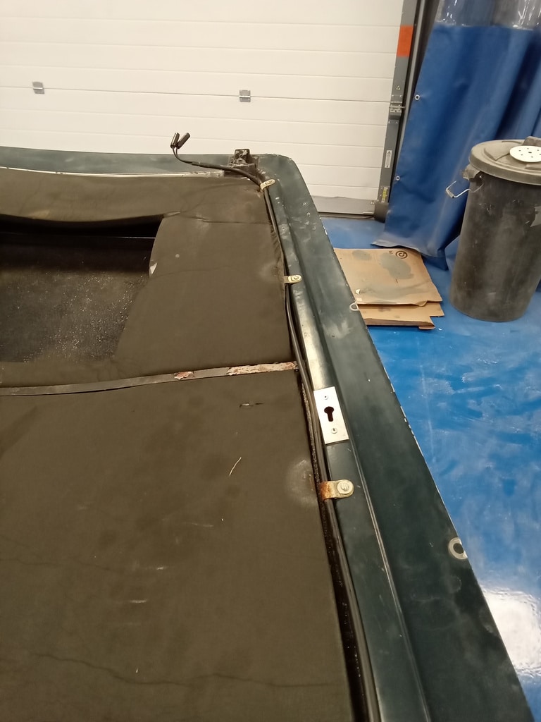 250225 1969 aston martin db6 volante bonnet strip (7)