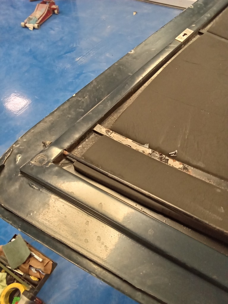250225 1969 aston martin db6 volante bonnet strip (9)