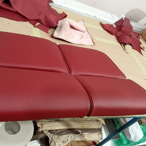 250225 1976 jensen interceptor rear seats finished (2)