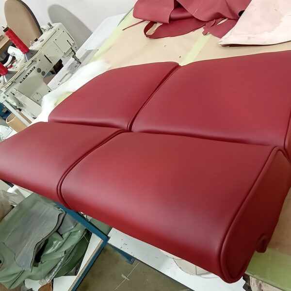 250225 1976 jensen interceptor rear seats finished (3)