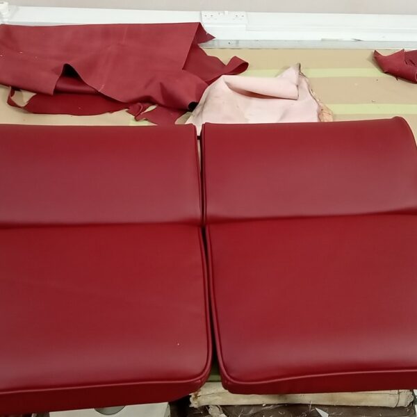 250225 1976 jensen interceptor rear seats finished (4)