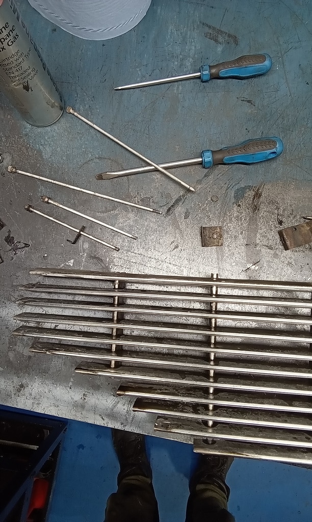 260225 1969 aston martin db6 volante grille strip and reference (4)