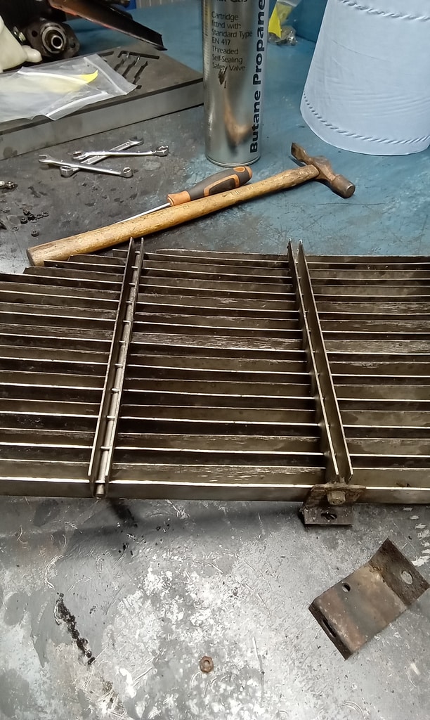 260225 1969 aston martin db6 volante grille strip and reference (5)