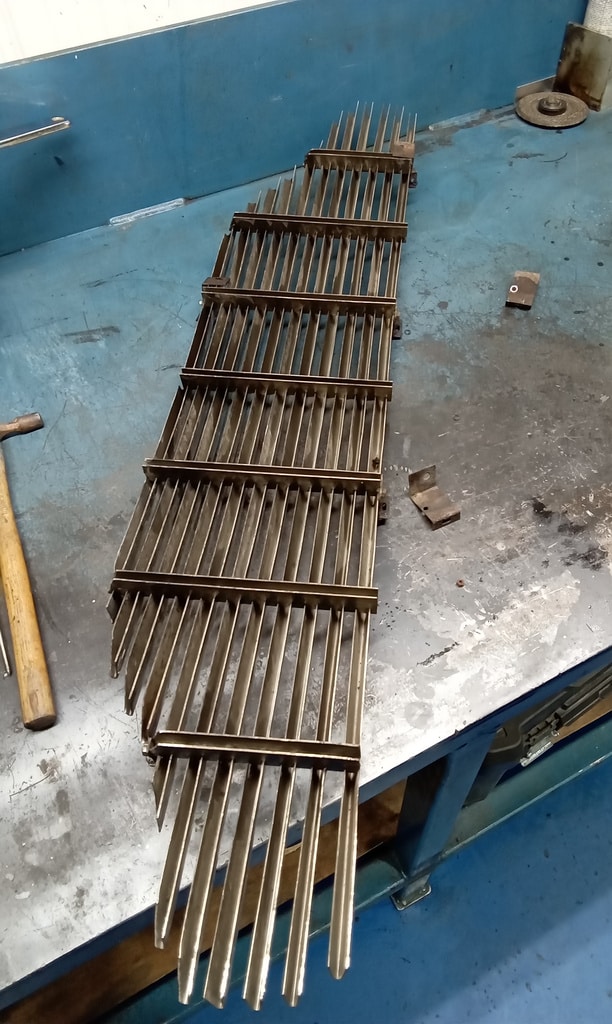 260225 1969 aston martin db6 volante grille strip and reference (6)