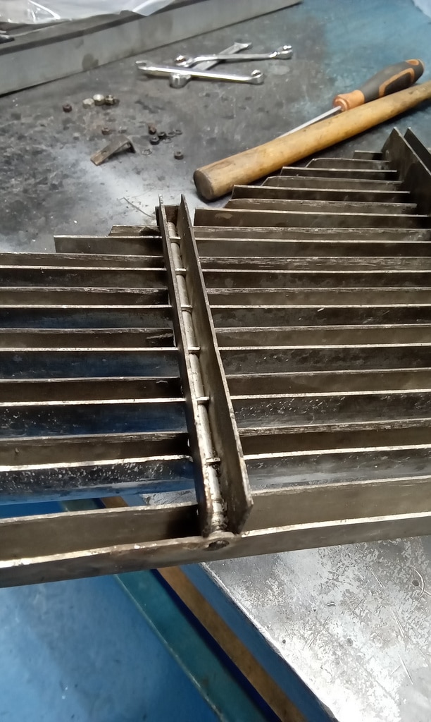 260225 1969 aston martin db6 volante grille strip and reference (7)
