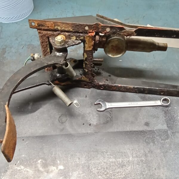 04032025 1980 mg midget welding and repairs (6)