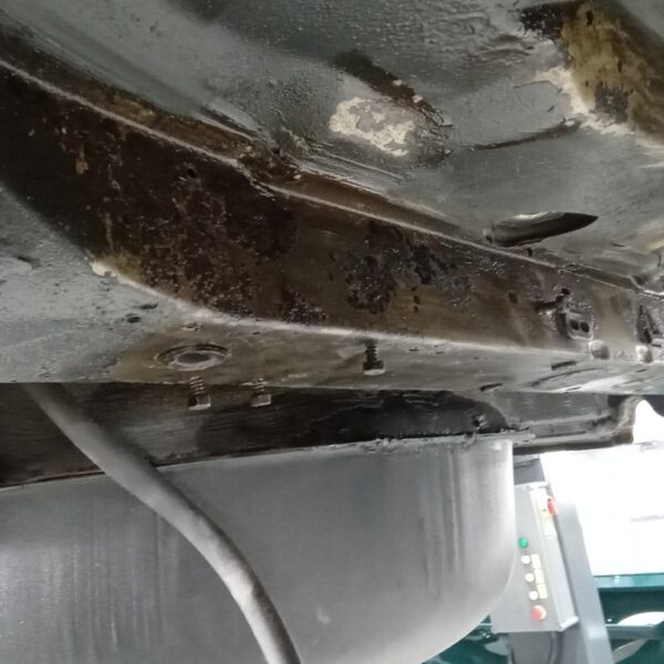 07032025 1987 mercedes 500sl rust treatment (11)