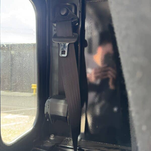 120325 land rover defender 90 seat belts (1)