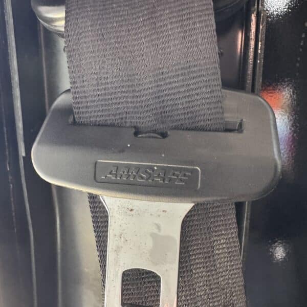 120325 land rover defender 90 seat belts (3)