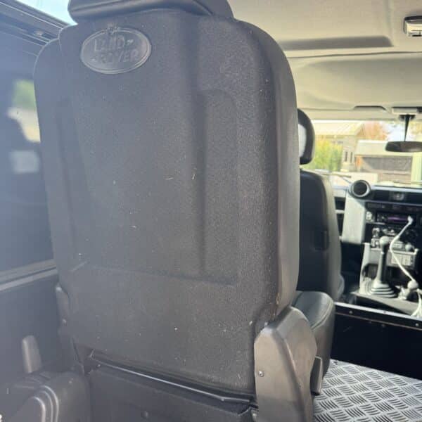 120325 land rover defender 90 seat belts (6)