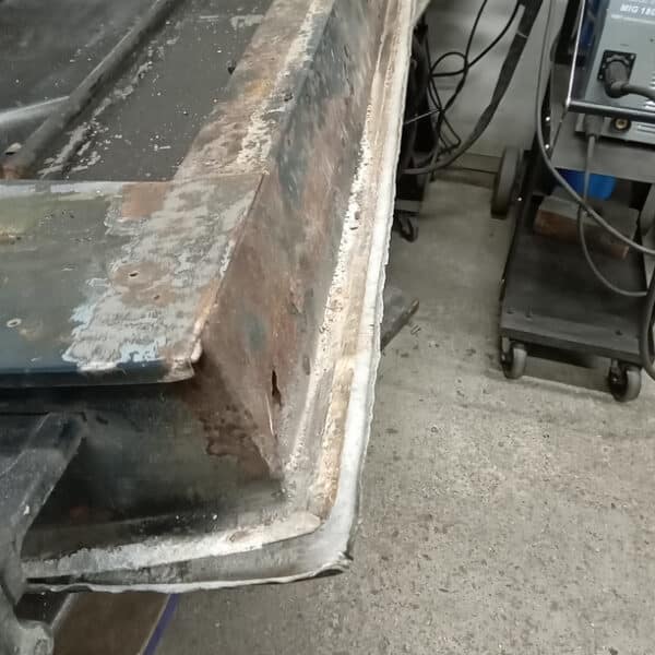 13.03.2025 1969 aston martin db6 volante blue door bottom renewed (10)