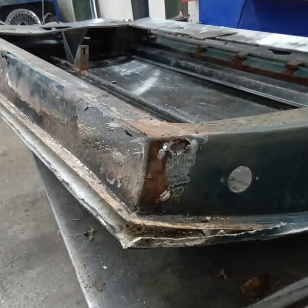 13.03.2025 1969 aston martin db6 volante blue door bottom renewed (11)