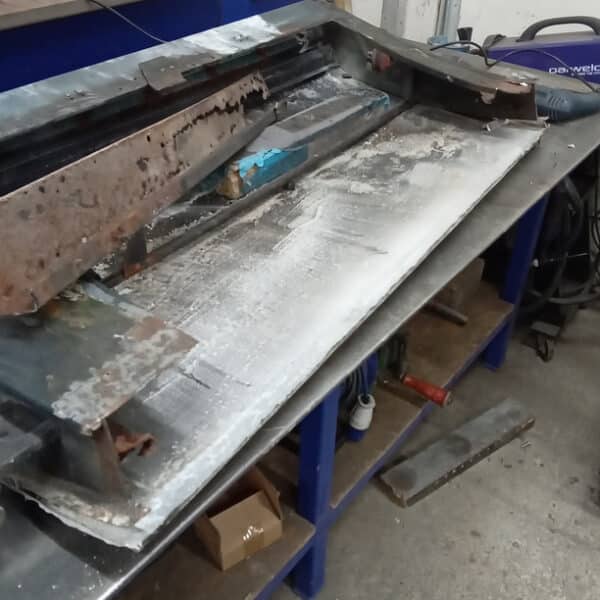 13.03.2025 1969 aston martin db6 volante blue door bottom renewed (12)