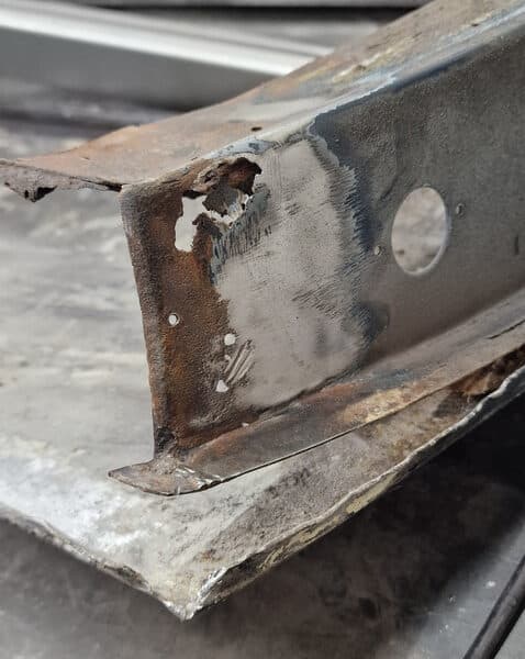 13.03.2025 1969 aston martin db6 volante blue door bottom renewed (16)