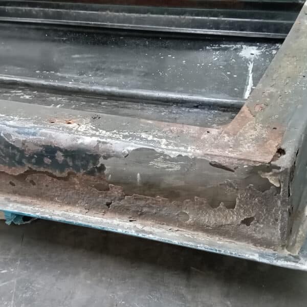 13.03.2025 1969 aston martin db6 volante blue door bottom renewed (2)