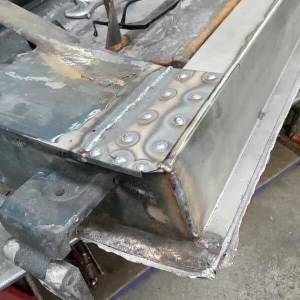 13.03.2025 1969 aston martin db6 volante blue door bottom renewed (20)